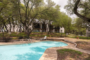 Canyon Lake Spacious w Balcony Pool & Comfy Beds